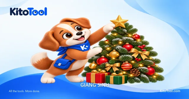 Kito đeo túi xanh và khăn chữ K, treo ngôi sao lên cây thông Giáng sinh.
